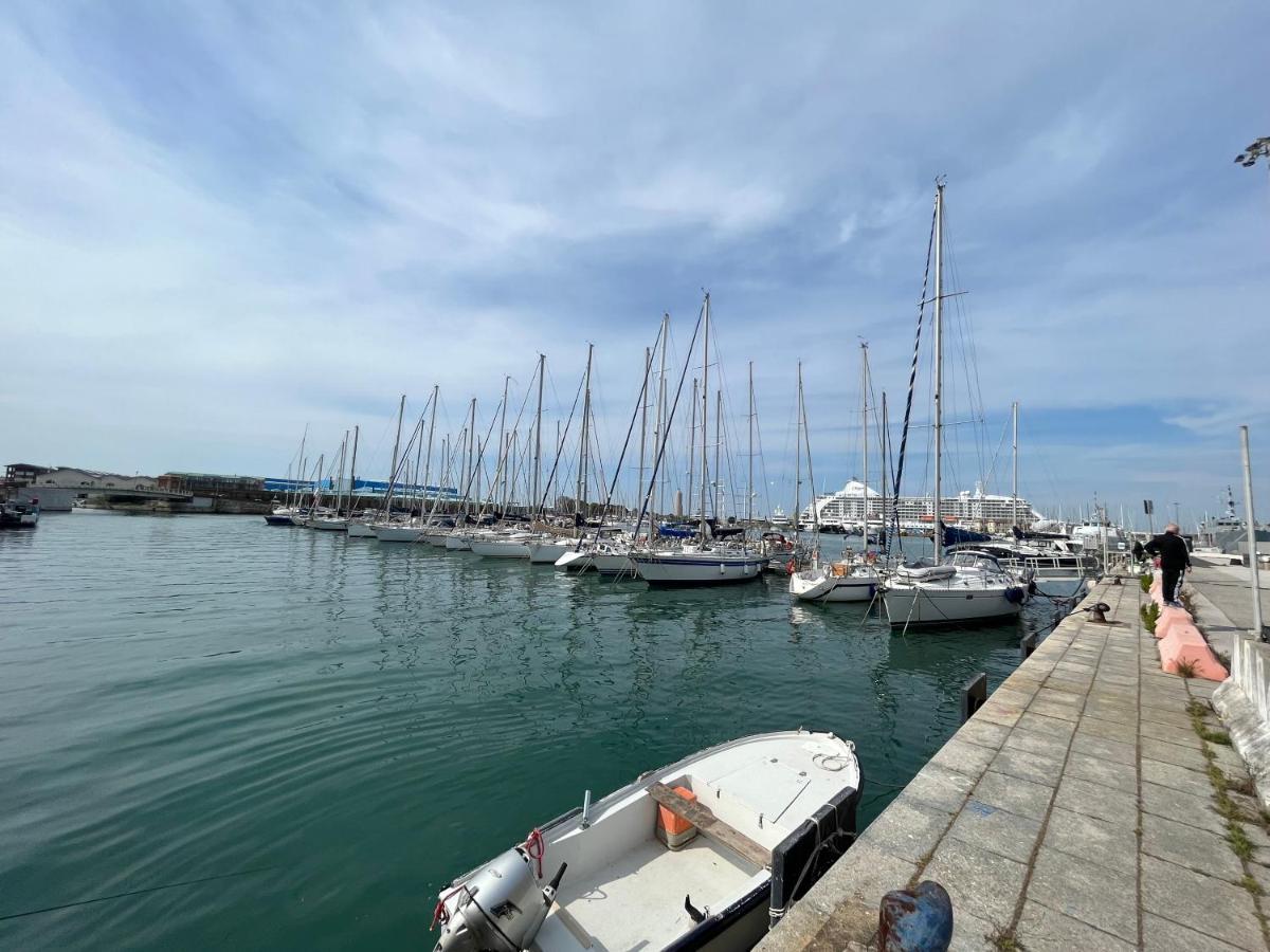 Kasia Porta Sul Mare Di Livorno Free Parking Exterior foto